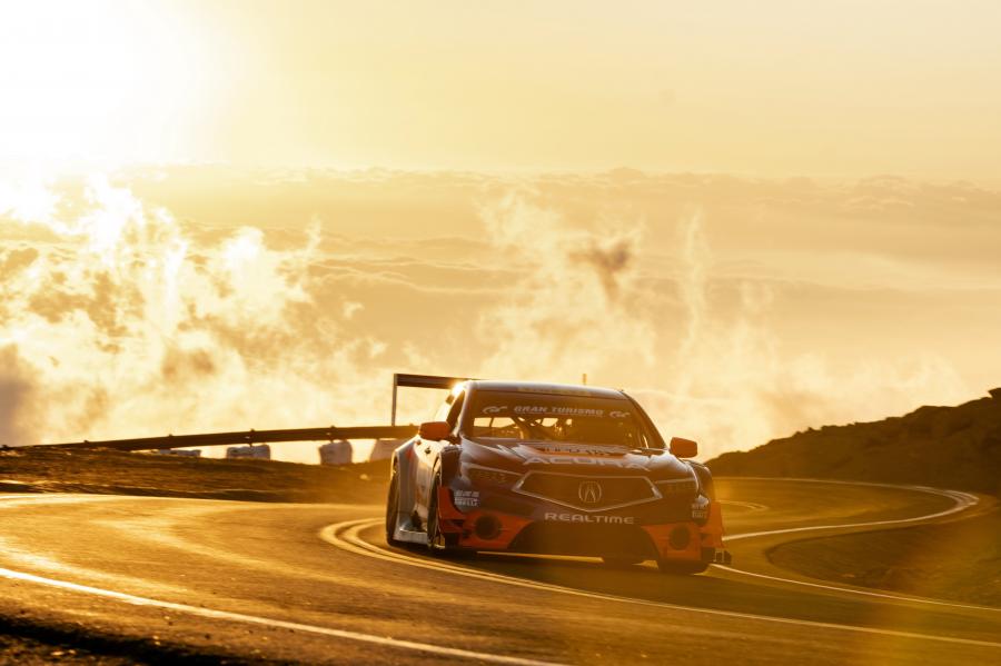  Acura TLX GT Race Car 2017 года  (фото 5 из 7)